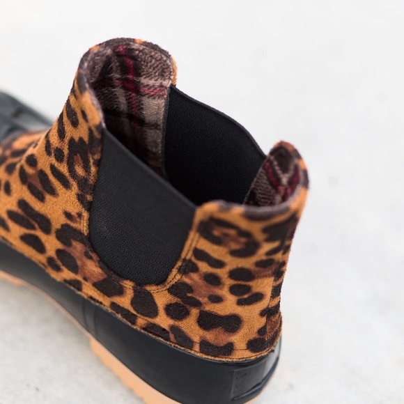 ✨HP✨ Leopard Duck Rainboot - Picture 4 of 4